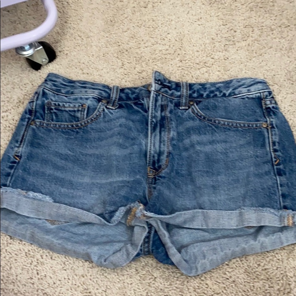 Mid-Rise Jean shorts
